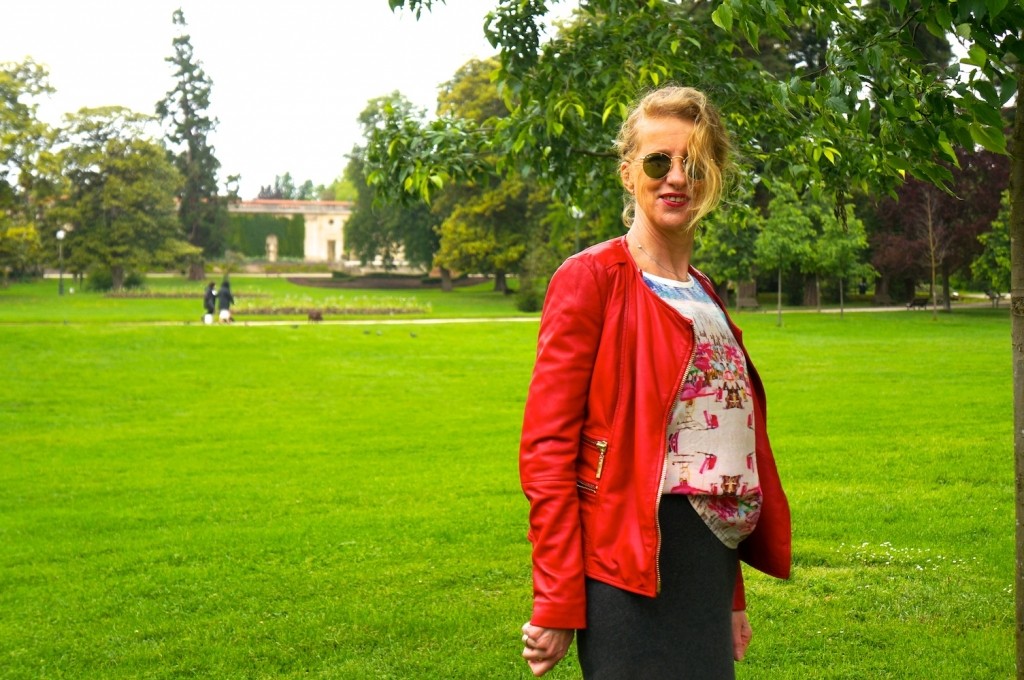 Blouson en cuir rouge Hôtel de Ville