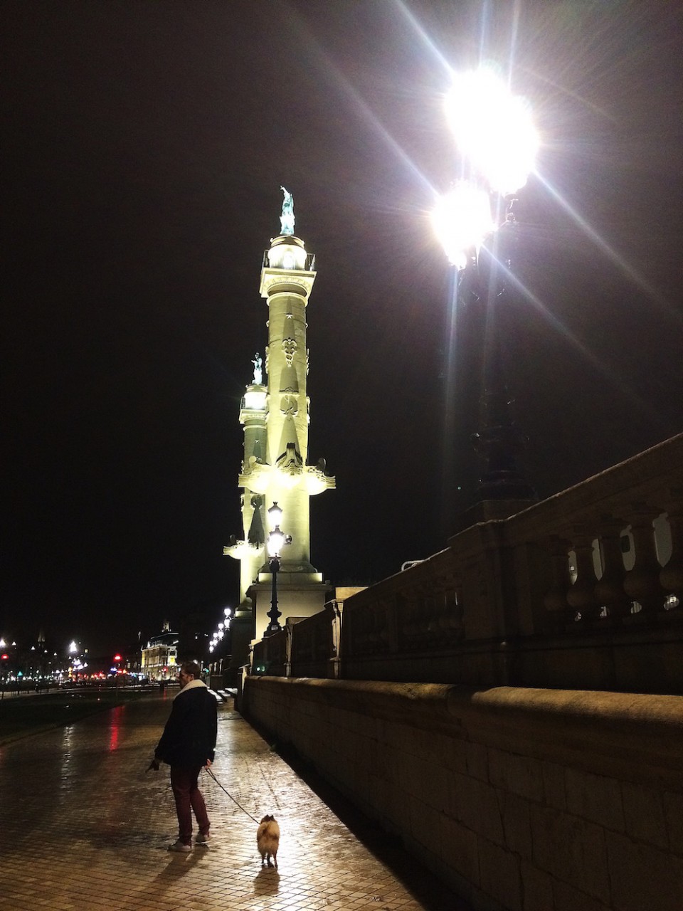 PLACE QUINCONCES BORDEAUX.