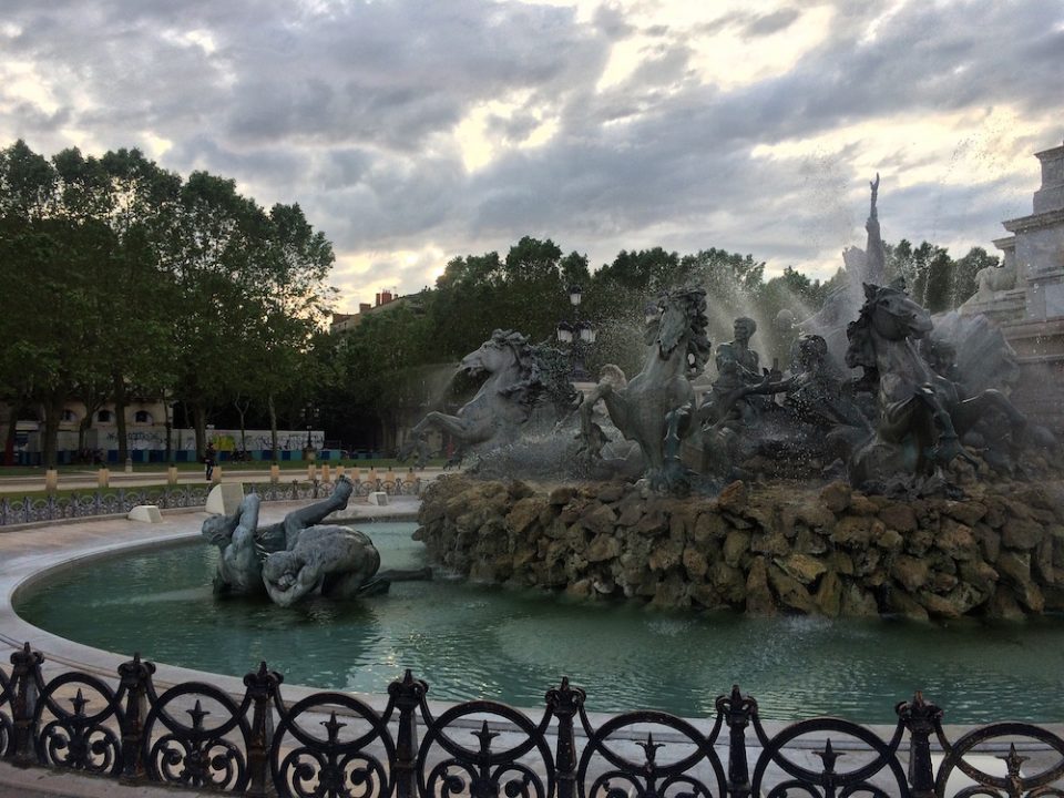 PLACE DES QUINCONCES BORDEAUX