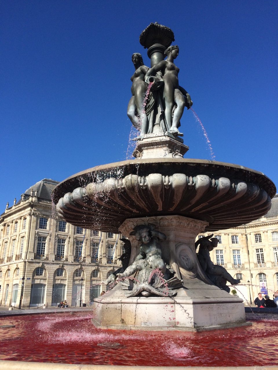 octobre-rose-place-de-la-bourse-bordeaux