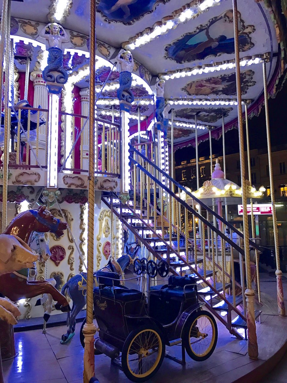 carousel-bordeaux