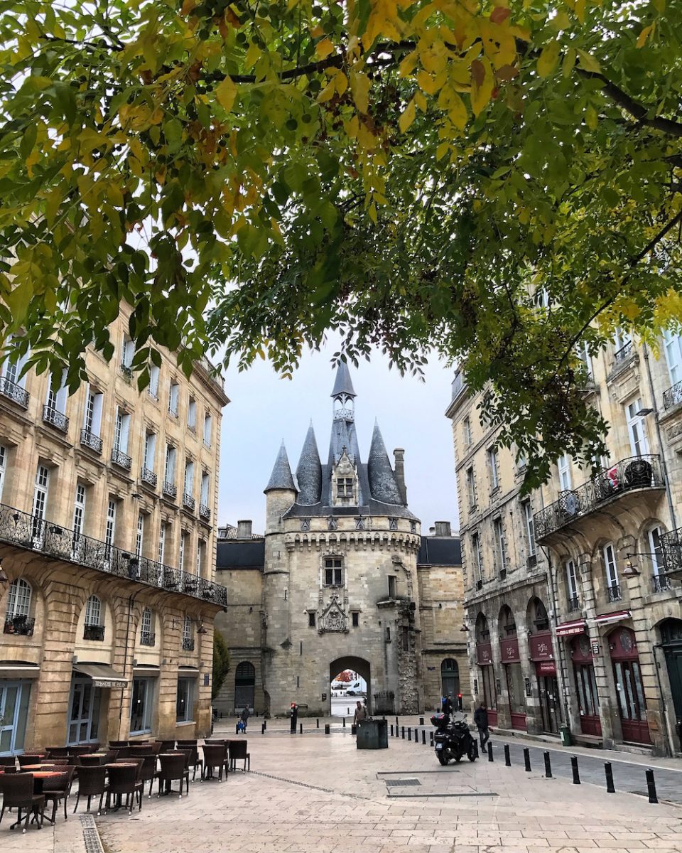 place-du-palais-bordeaux