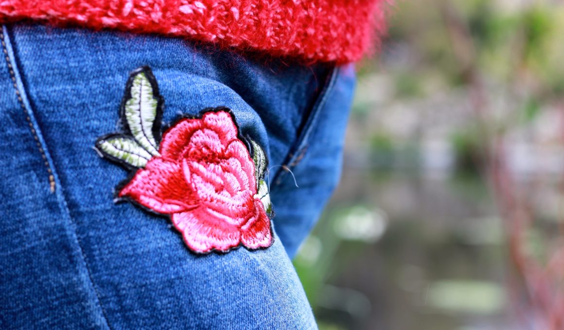 JEANS BRODERIES FLEURS