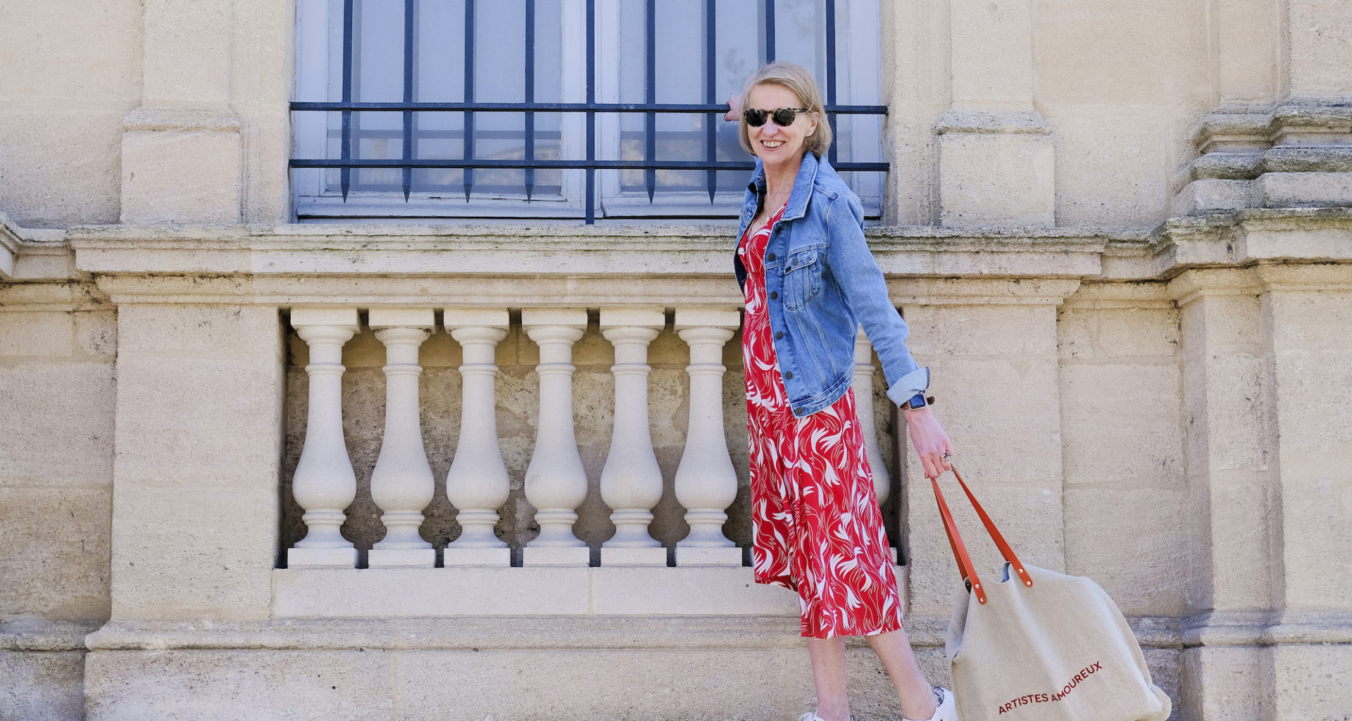 LA PETITE ROBE ROUGE