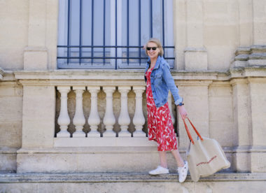 LA PETITE ROBE ROUGE